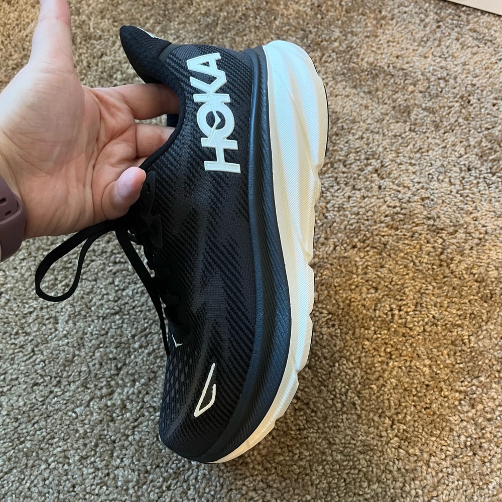 Clifton 9 hokas size 7.5 wide - Picture 5 of 10